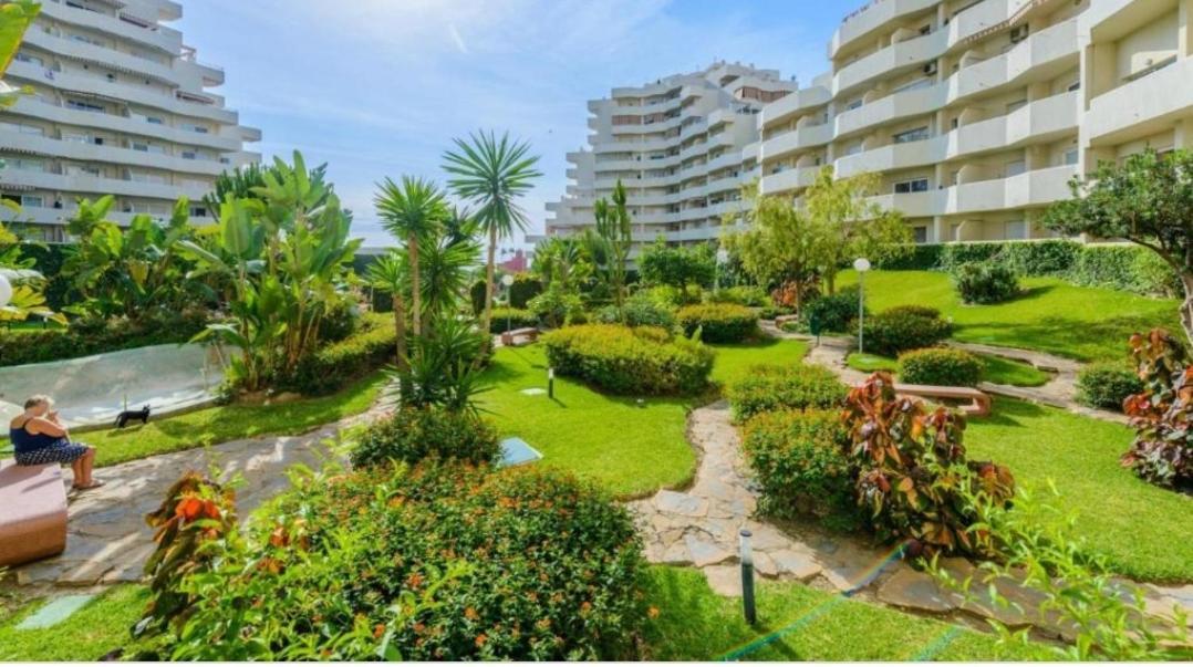 Precioso Apartamento Con Piscinas Y Vistas Al Mar. Бенальмадена Экстерьер фото