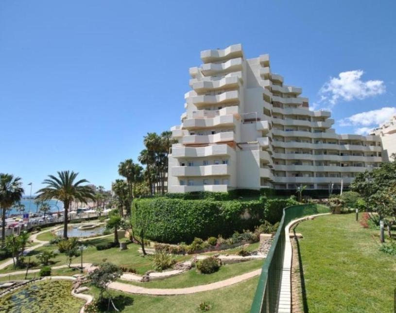 Precioso Apartamento Con Piscinas Y Vistas Al Mar. Бенальмадена Экстерьер фото