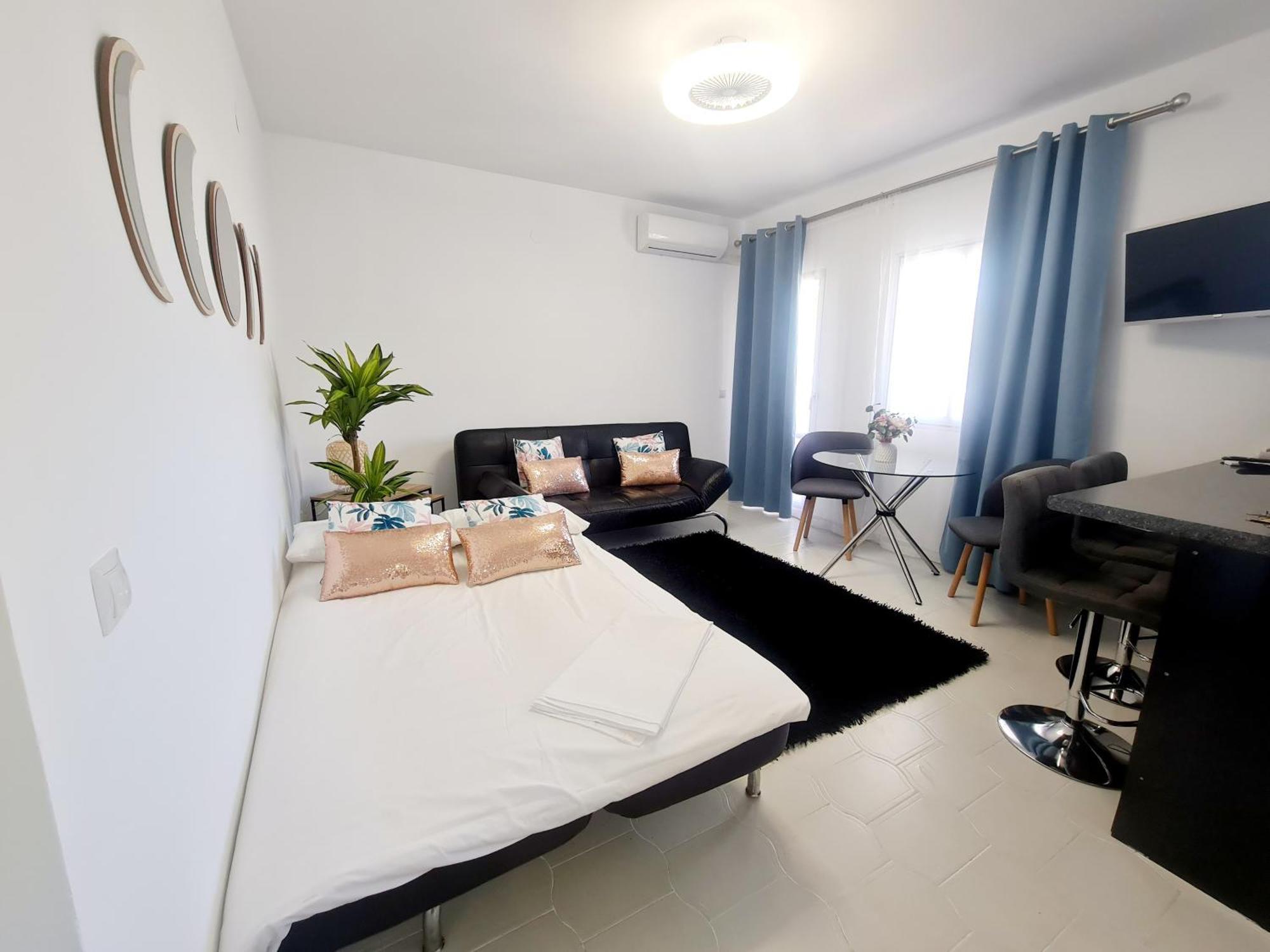 Precioso Apartamento Con Piscinas Y Vistas Al Mar. Бенальмадена Экстерьер фото